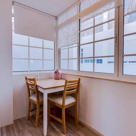 Stylish 2 Bedrooms In The Heart Of *